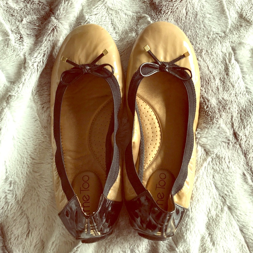 Black and beige flats